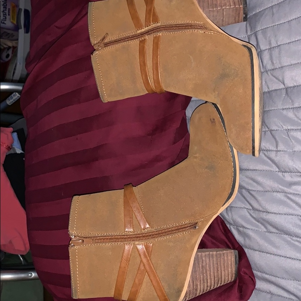 Tan Bucco Ankle Booties size 9 - Picture 6 of 8